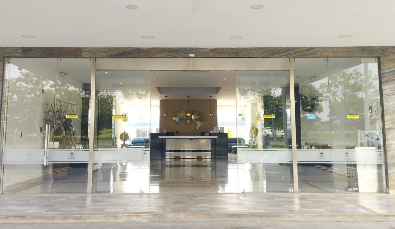 Hotel Royal Elim Internacional Cali Exterior foto Entrance to the museum