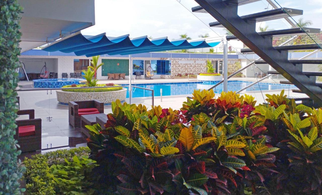 Hotel Royal Elim Internacional Cali Exterior foto The pool at the hotel
