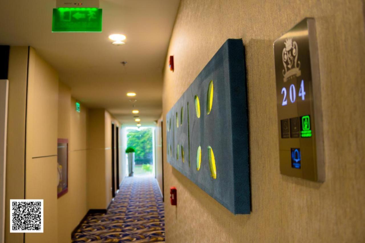Hotel Royal Elim Internacional Cali Exterior foto A QRpedia code in a hotel