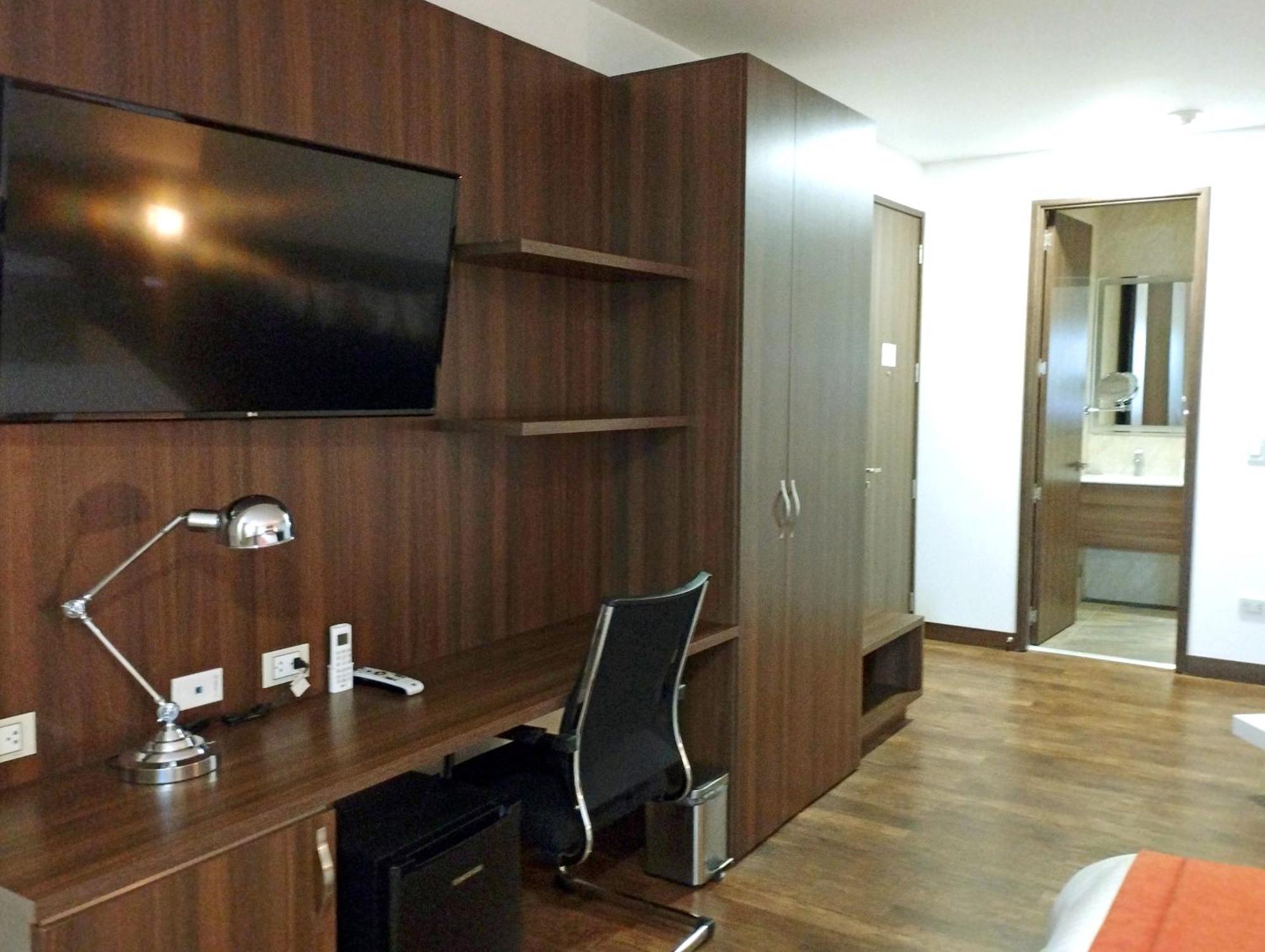 Hotel Royal Elim Internacional Cali Exterior foto A typical bedroom in the halls of residence